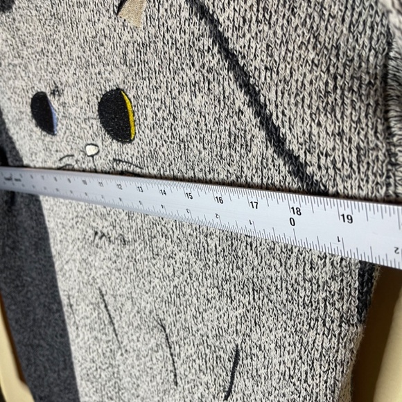 Taking a look cat sweater - Picture 4 of 6